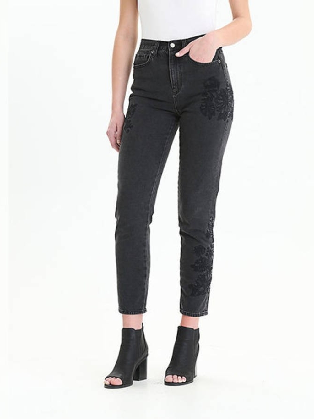 American Eagle Mom Jeans | High-Rise Black Embroidered | Size 4 Regular